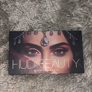 Huda Beauty Desert Dusk Palette